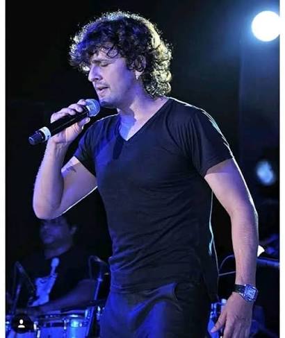 Sonu Nigam on stage
